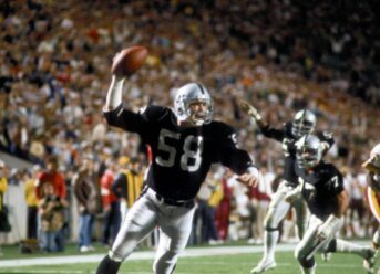 Former Raiders LB Jack Squirek dies at 64