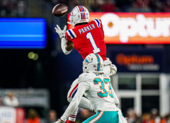 DeVante Parker abruptly retires two months after signing with Eagles