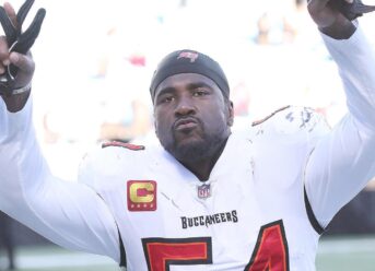 Lavonte David mulled retiring, leaving Bucs after 2023, explains how team changed his mind to stick around