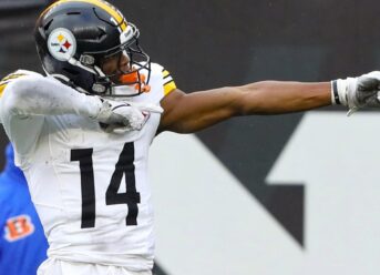 Report: Steelers WR coach Zach Azzanni had “heated exchange” with George Pickens