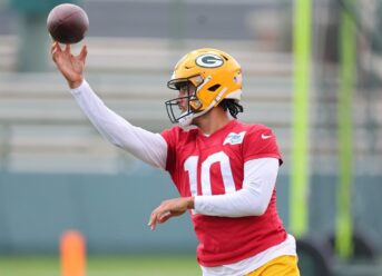 Jordan Love is ‘going to be the next superstar in this league for sure,’ says his new Packers teammate