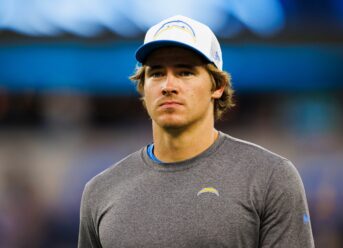 Several Chargers players, personnel stuck in elevator in Dallas hotel prior to preseason finale at Cowboys