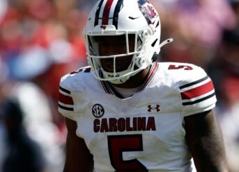 South Carolina football edge rusher Kyle Kennard wins Bronko Nagurski Trophy