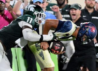 Former Michigan State defensive end commits to transfer to Arkansas